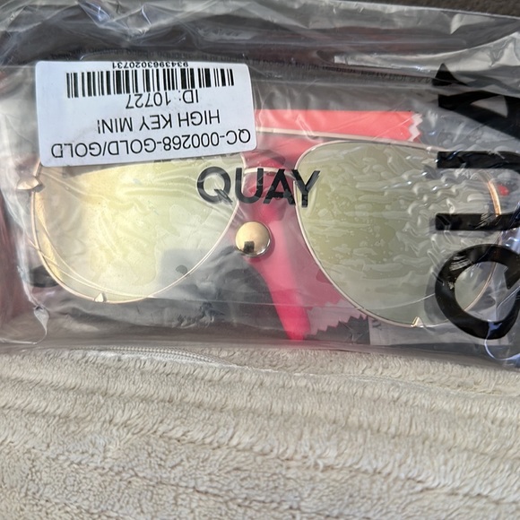 Quay High Mini Sunglasses - Picture 5 of 5